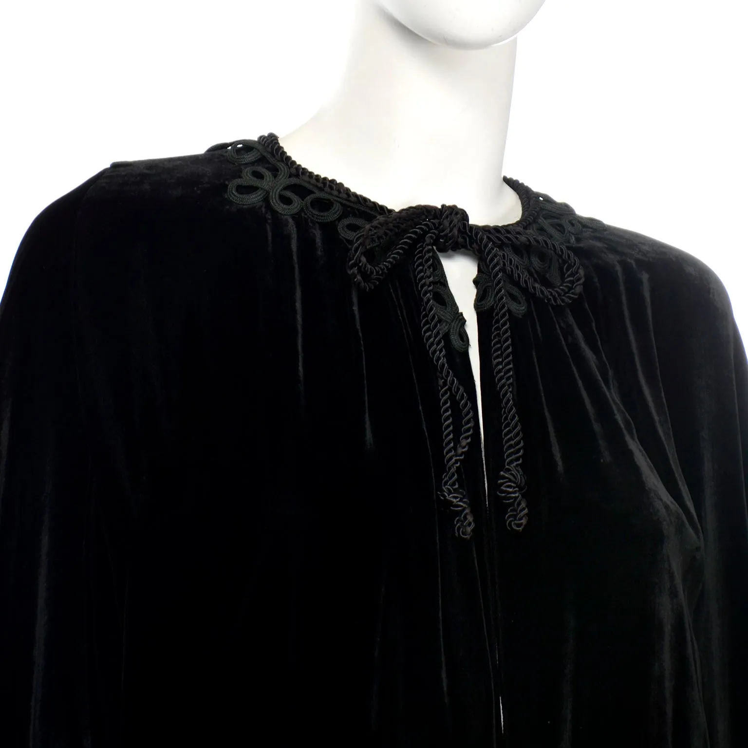 1920s Vintage Black Silk Velvet Evening Coat