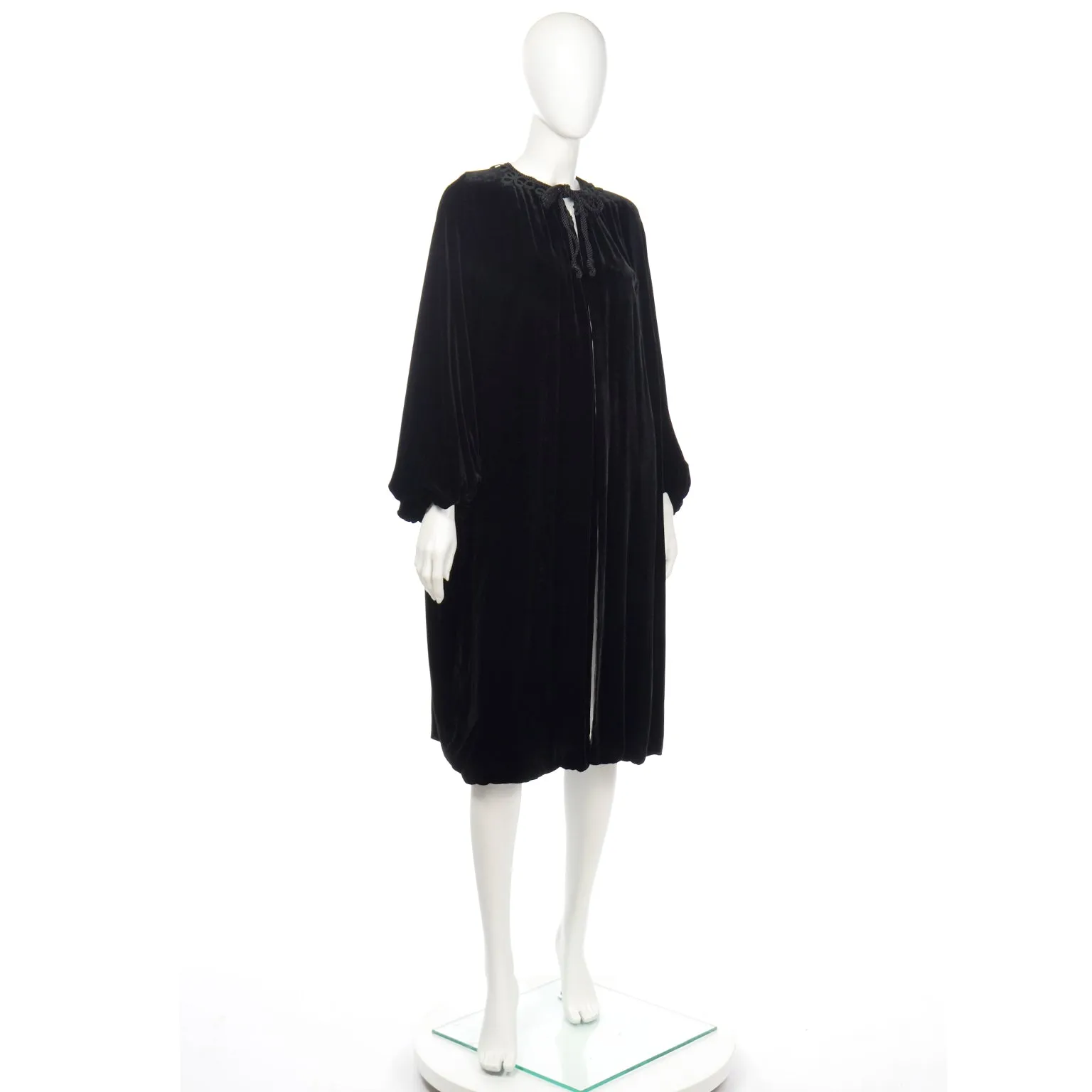 1920s Vintage Black Silk Velvet Evening Coat