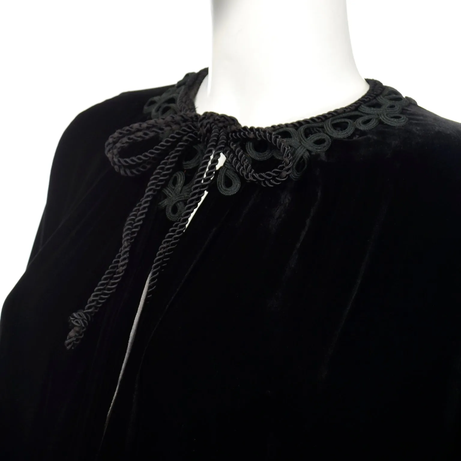 1920s Vintage Black Silk Velvet Evening Coat