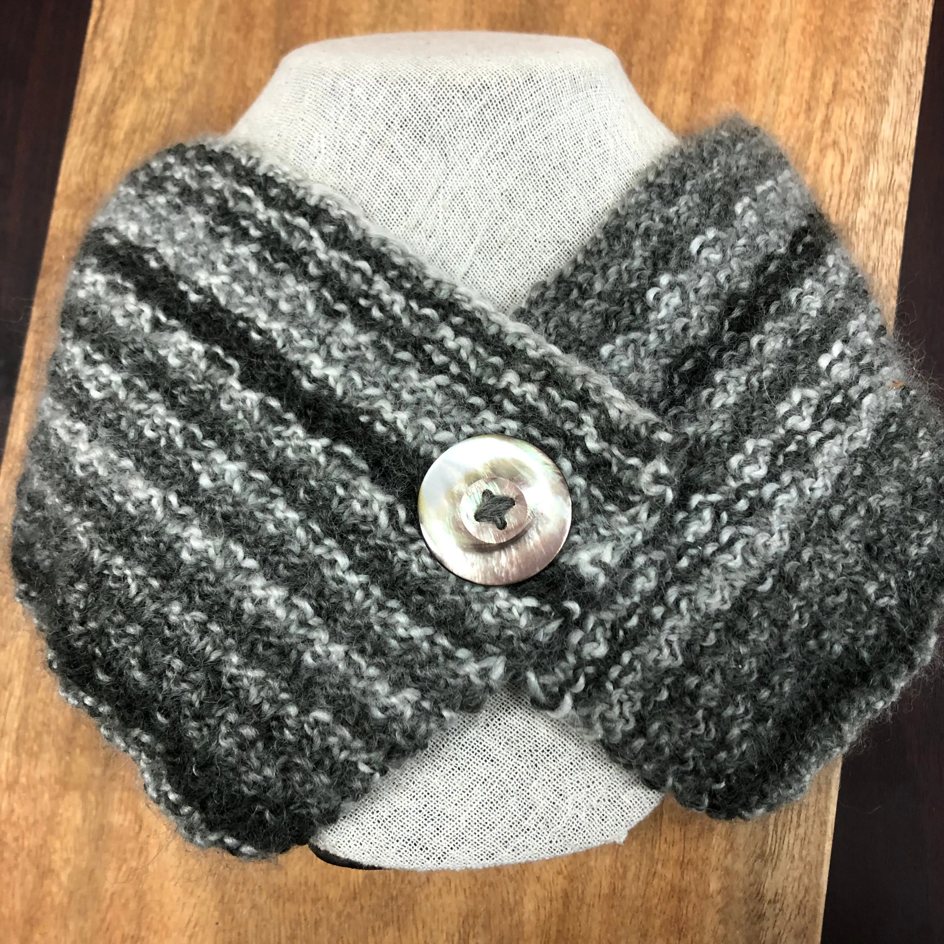 Button scarf Ai