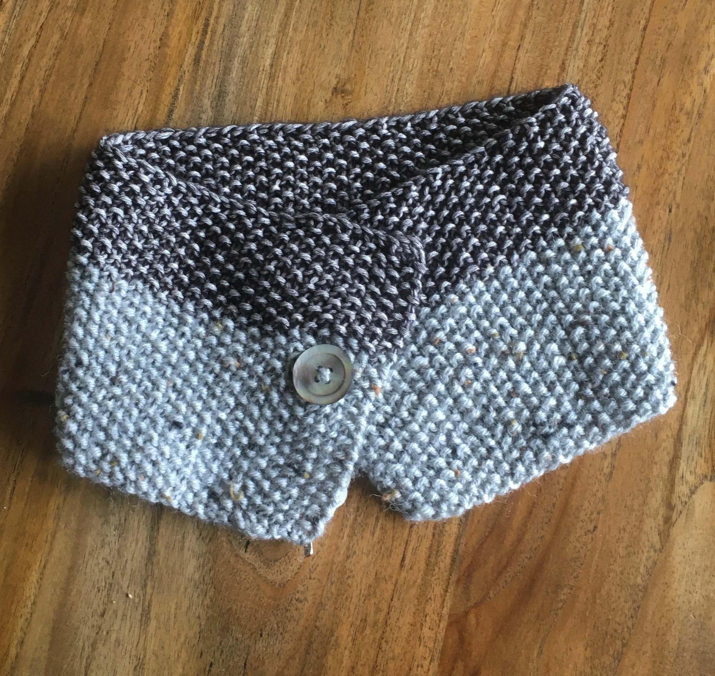 Button scarf Ai