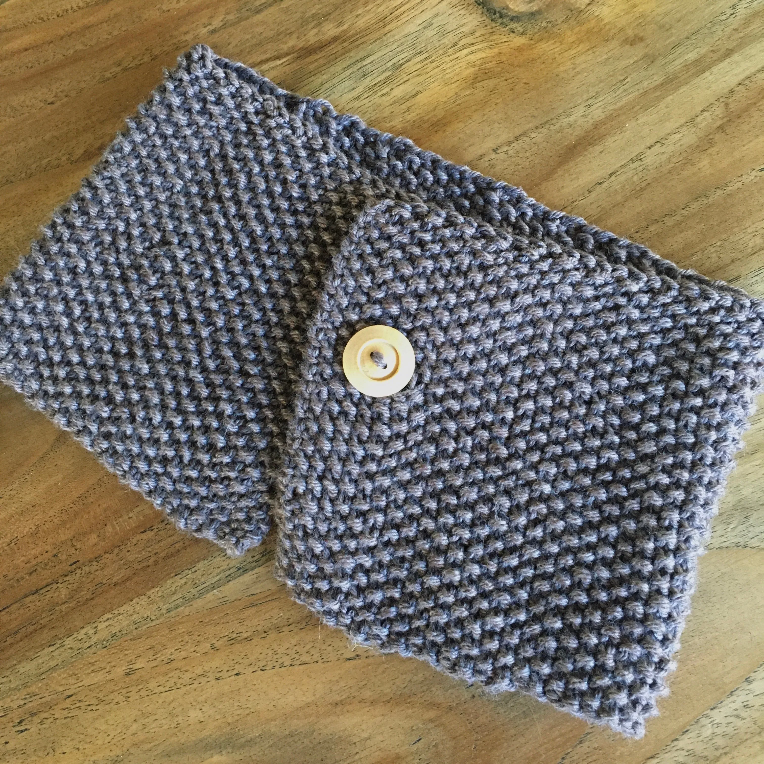 Button scarf Ai